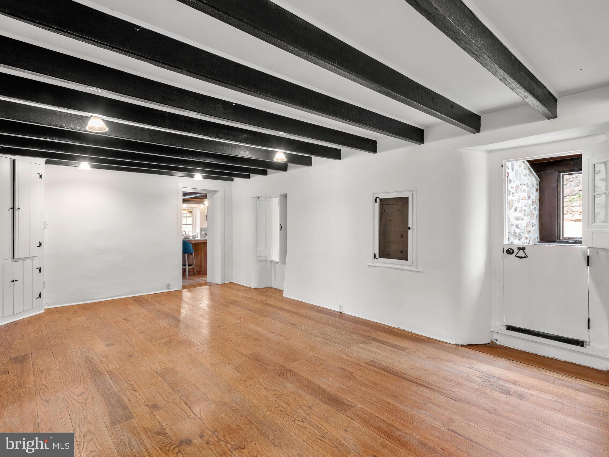 1935 PARKERHILL LANE