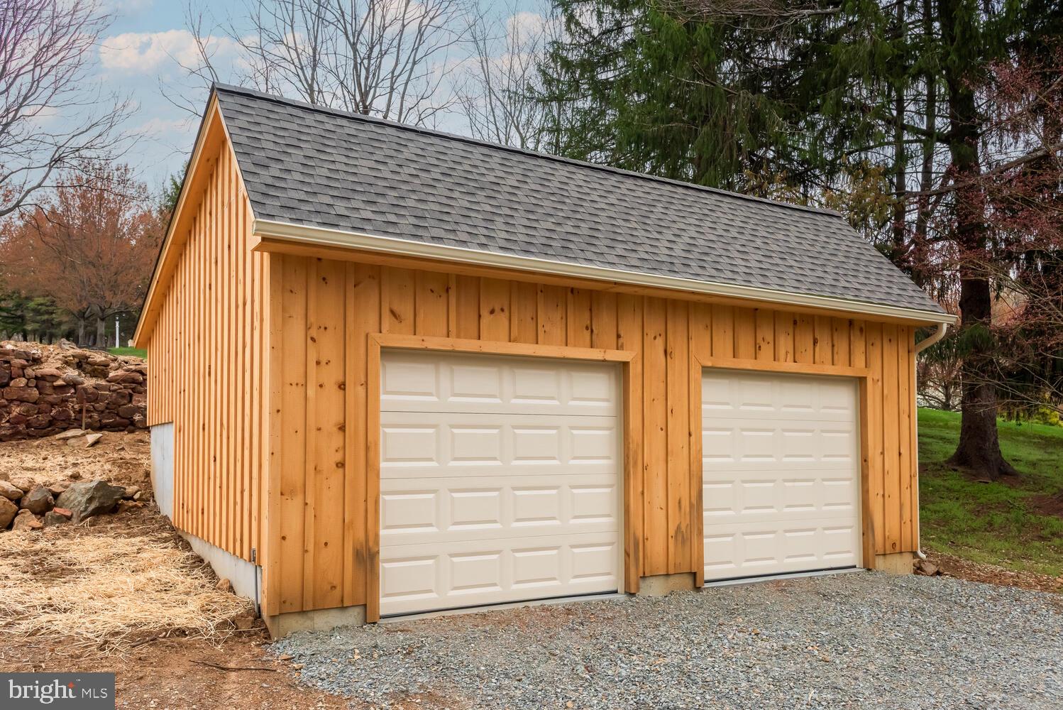 1935 PARKERHILL LANE