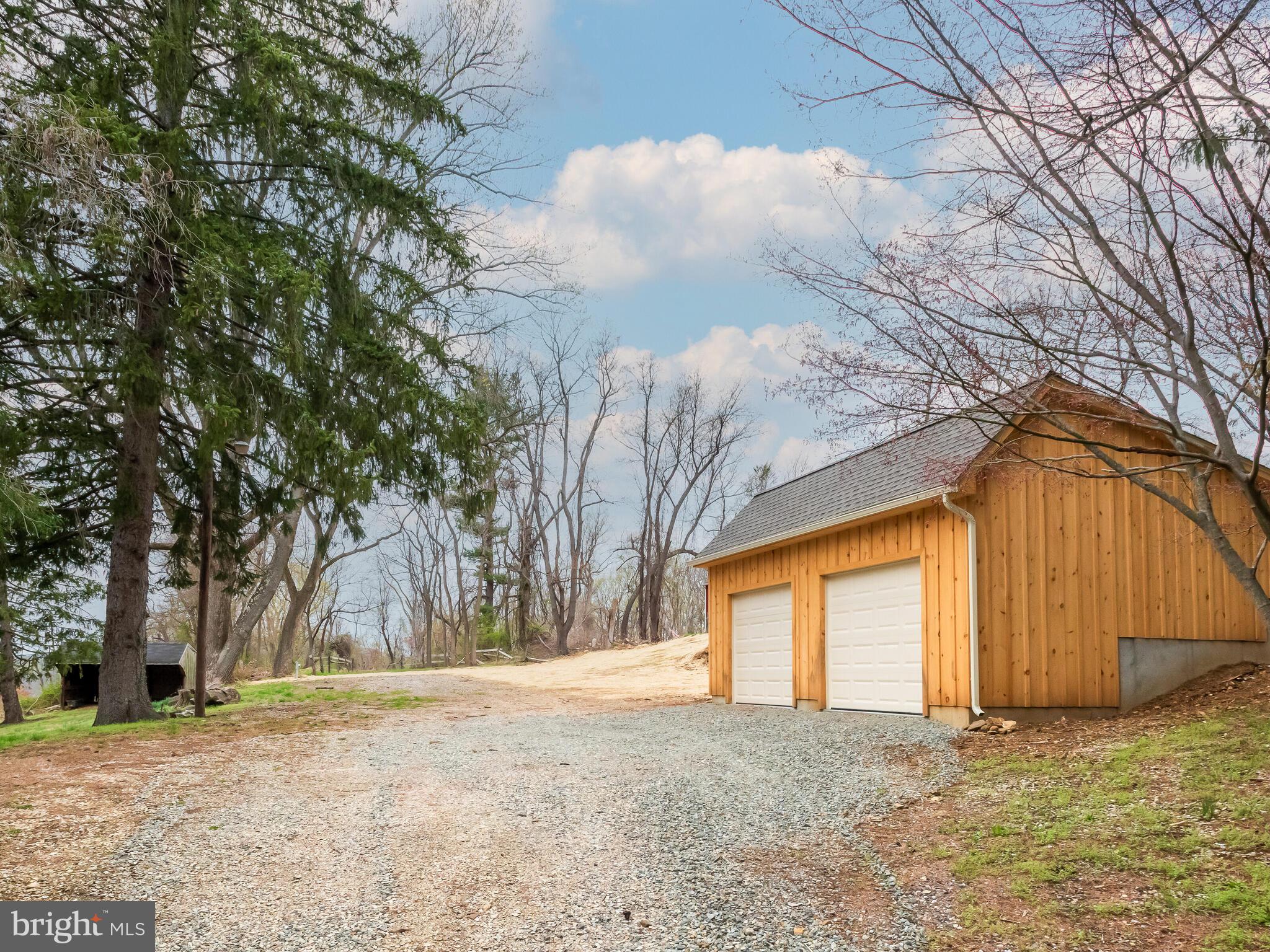 1935 PARKERHILL LANE