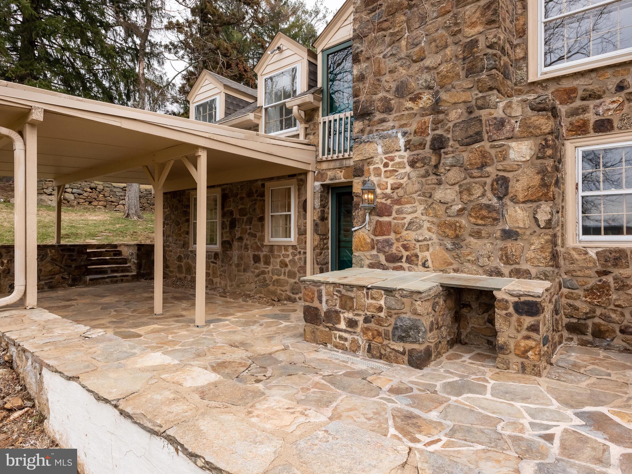 1935 PARKERHILL LANE