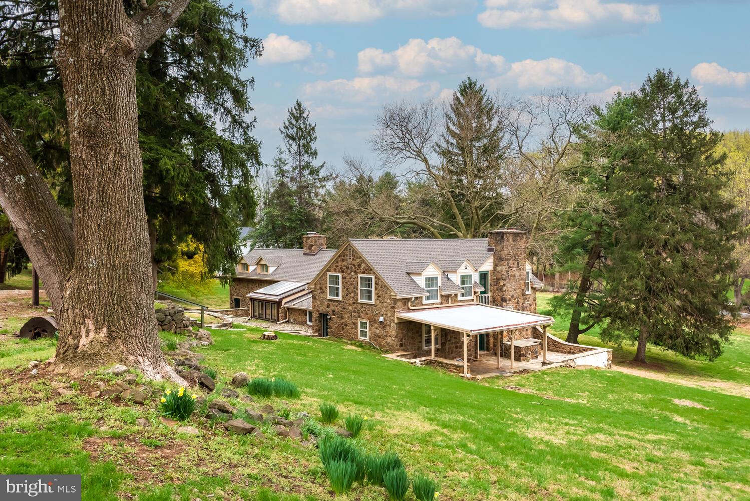 1935 PARKERHILL LANE