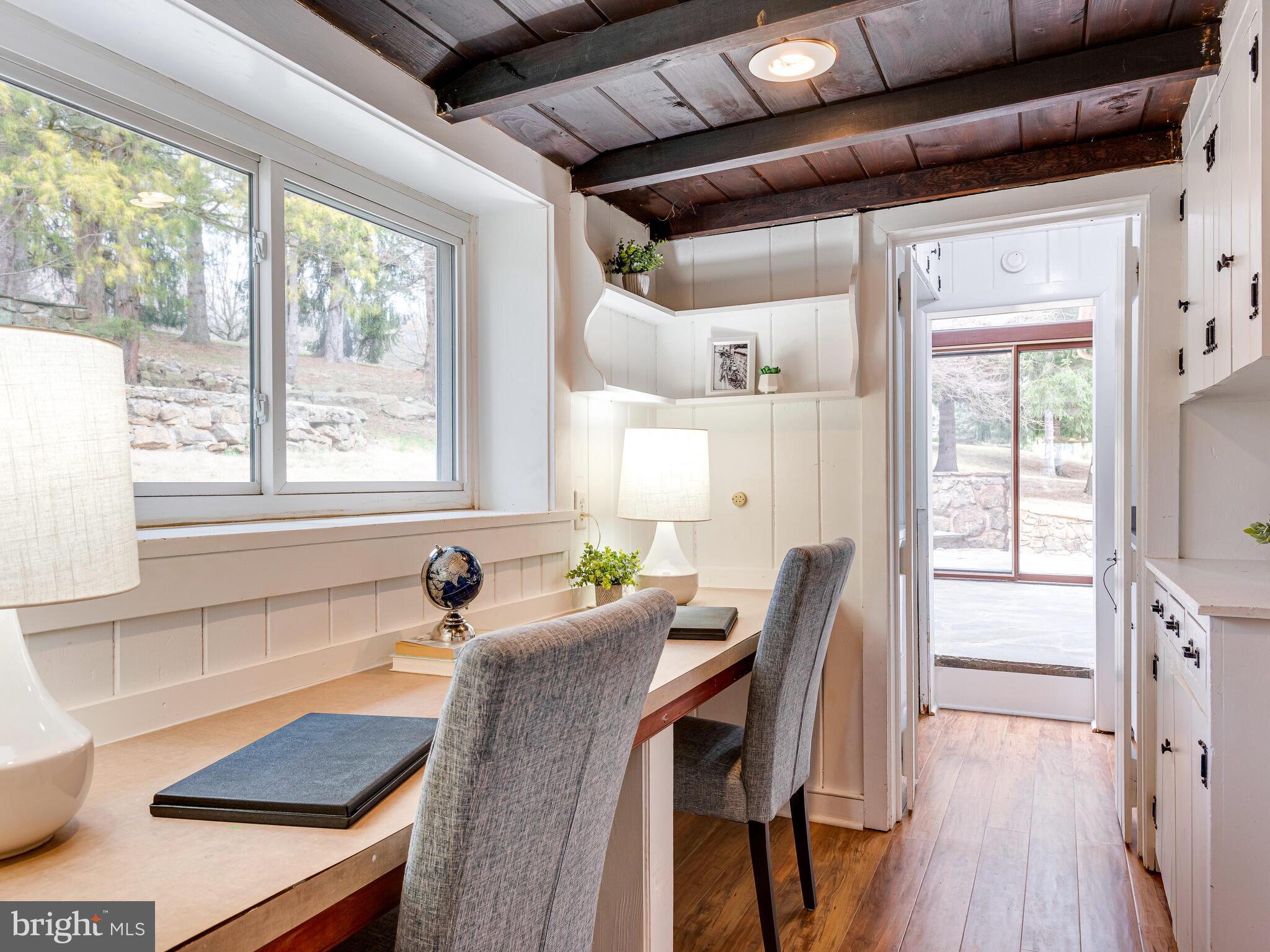 1935 PARKERHILL LANE