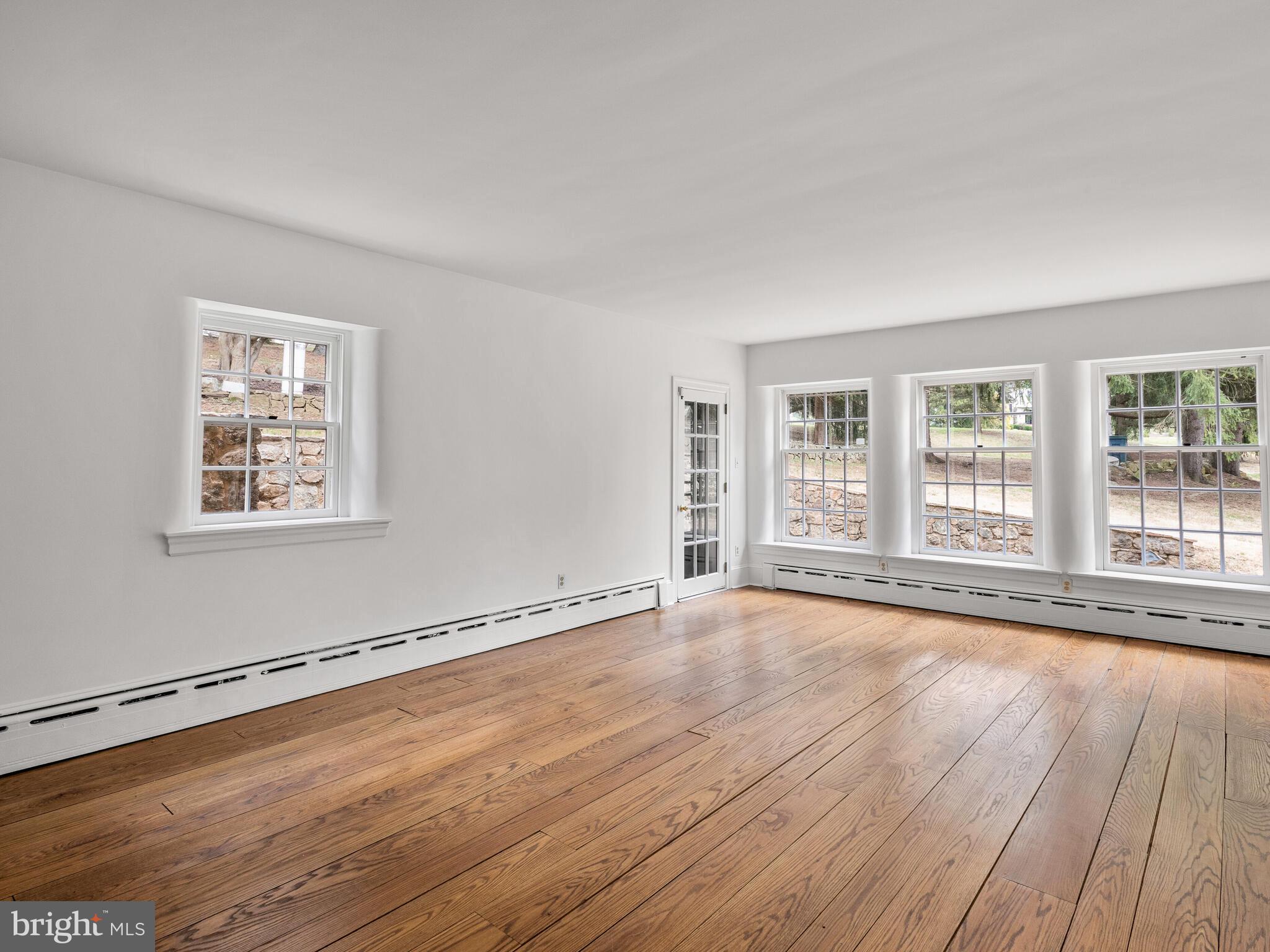 1935 PARKERHILL LANE