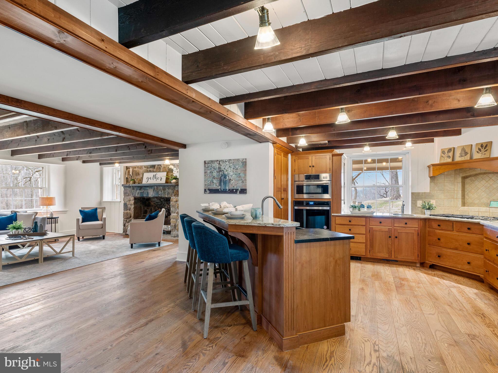 1935 PARKERHILL LANE