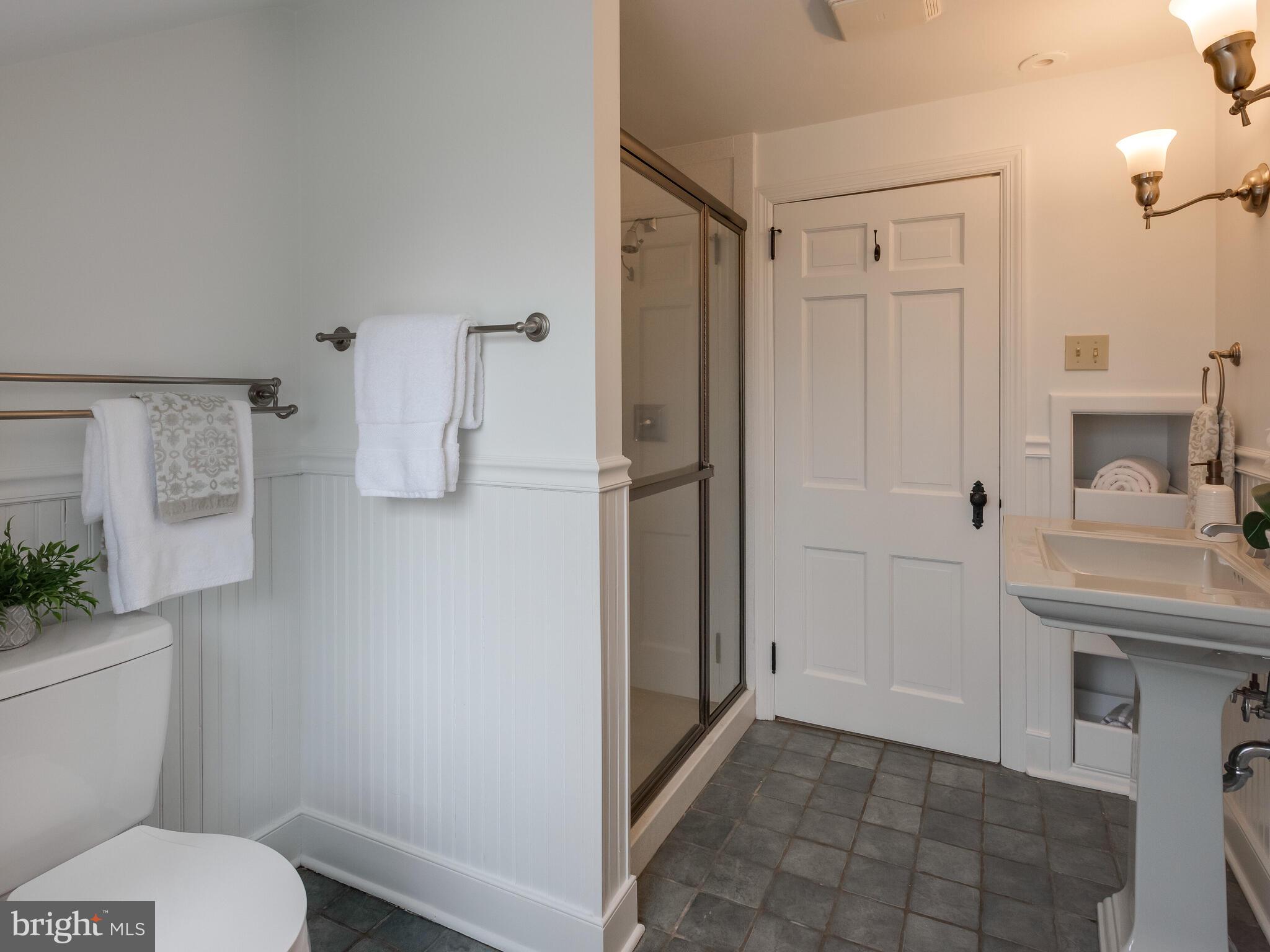 1935 PARKERHILL LANE