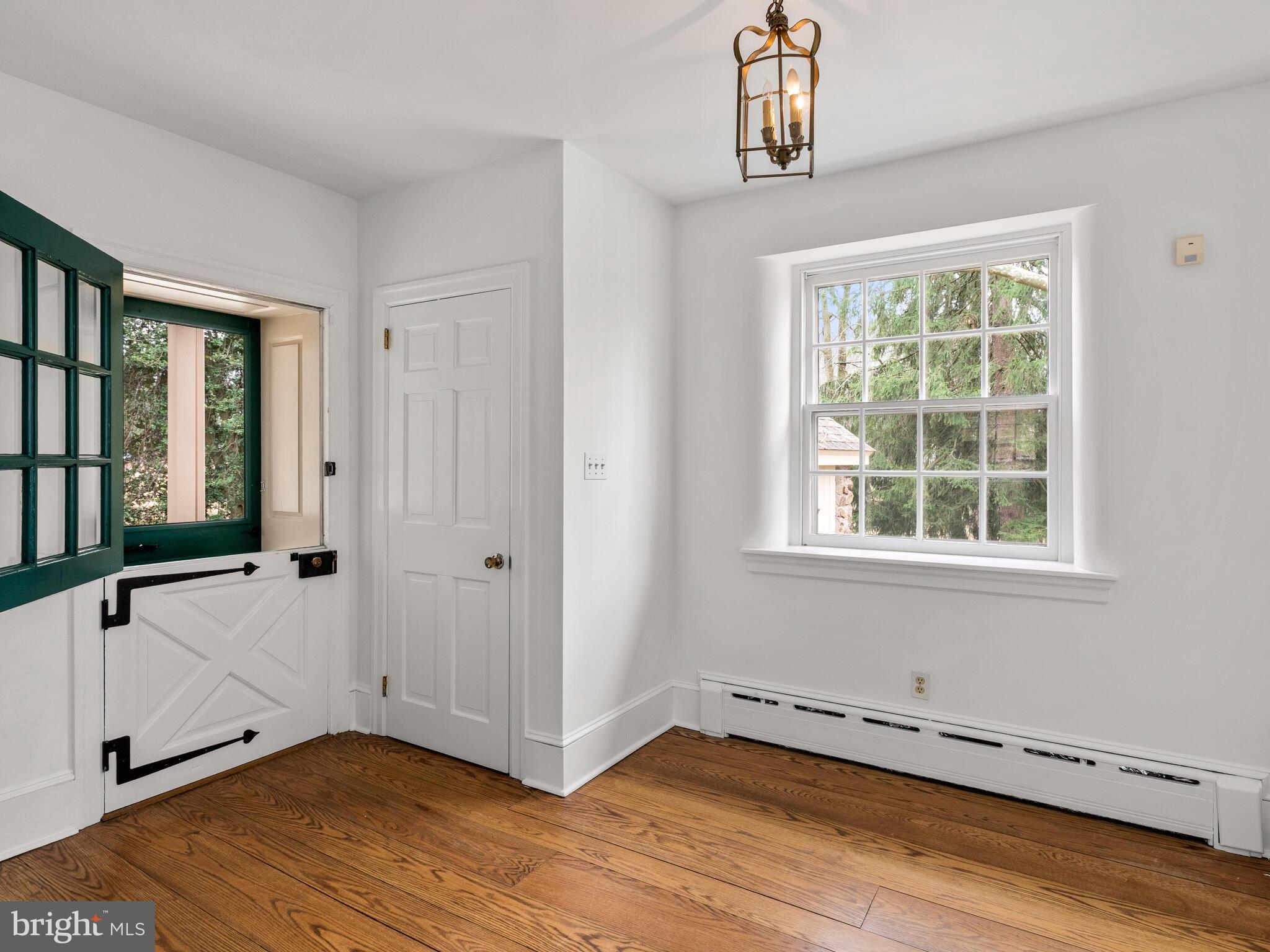 1935 PARKERHILL LANE