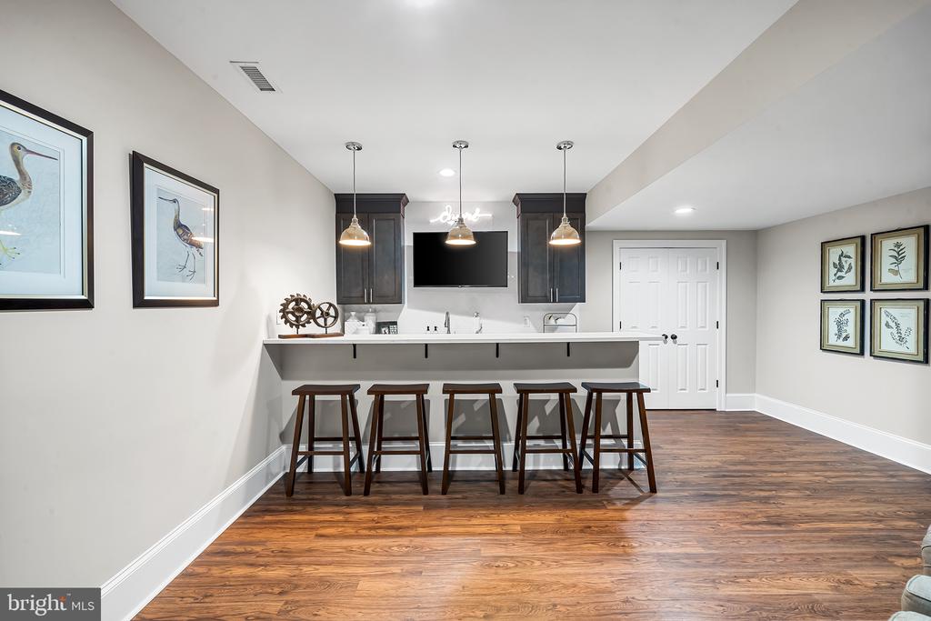 4 Dovecote Ln