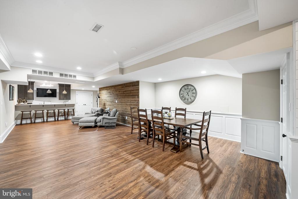 4 Dovecote Ln