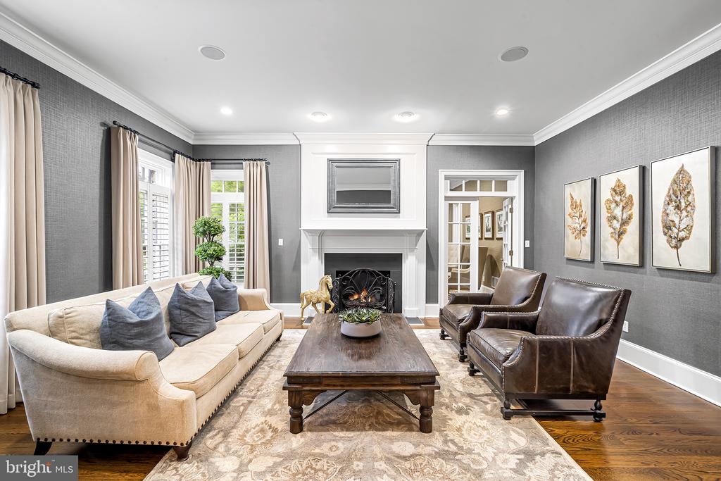 4 Dovecote Ln