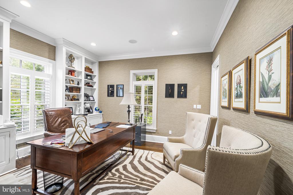 4 Dovecote Ln
