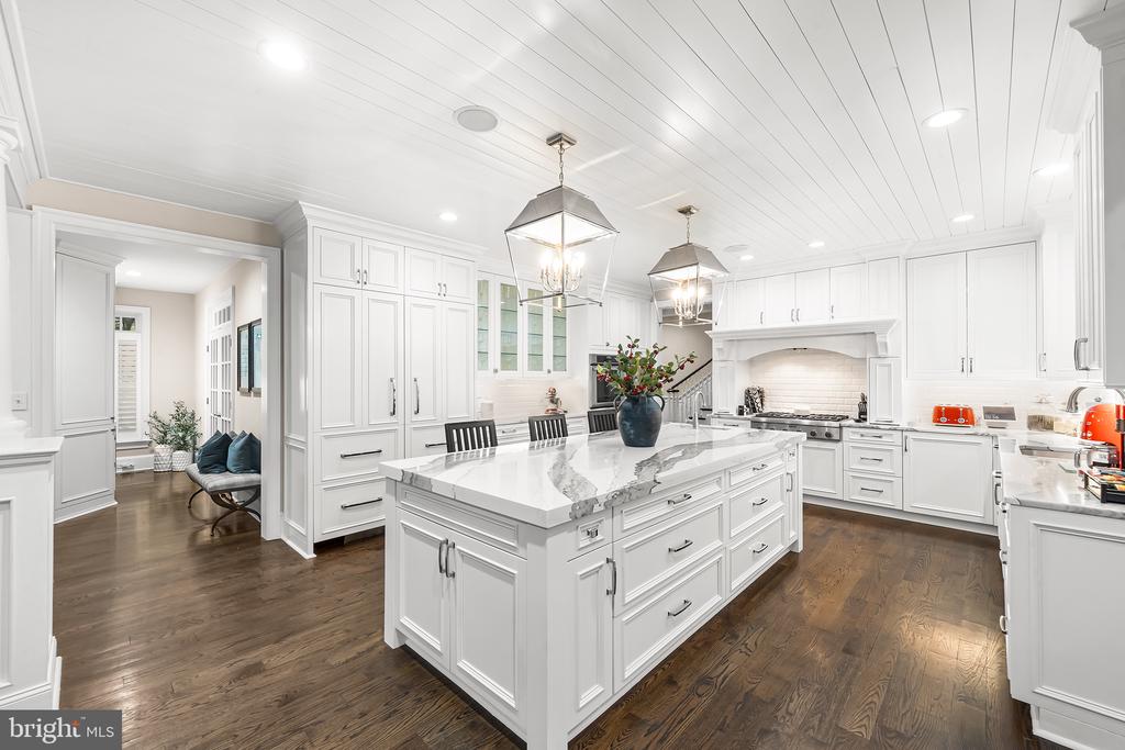 4 Dovecote Ln