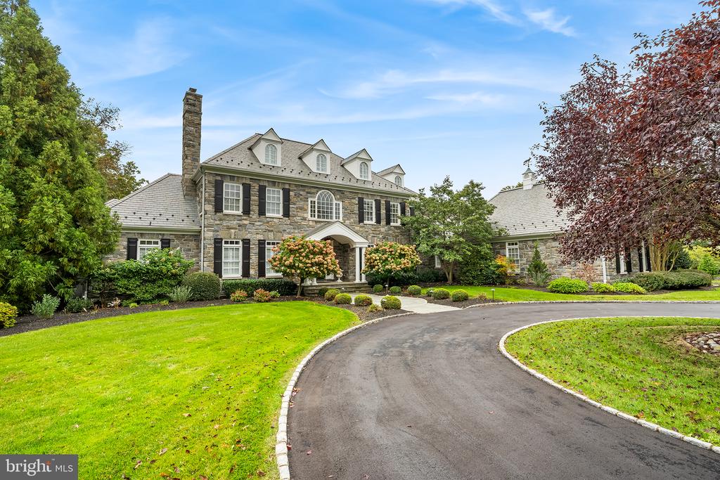 4 Dovecote Ln