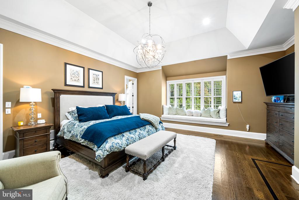 4 Dovecote Ln