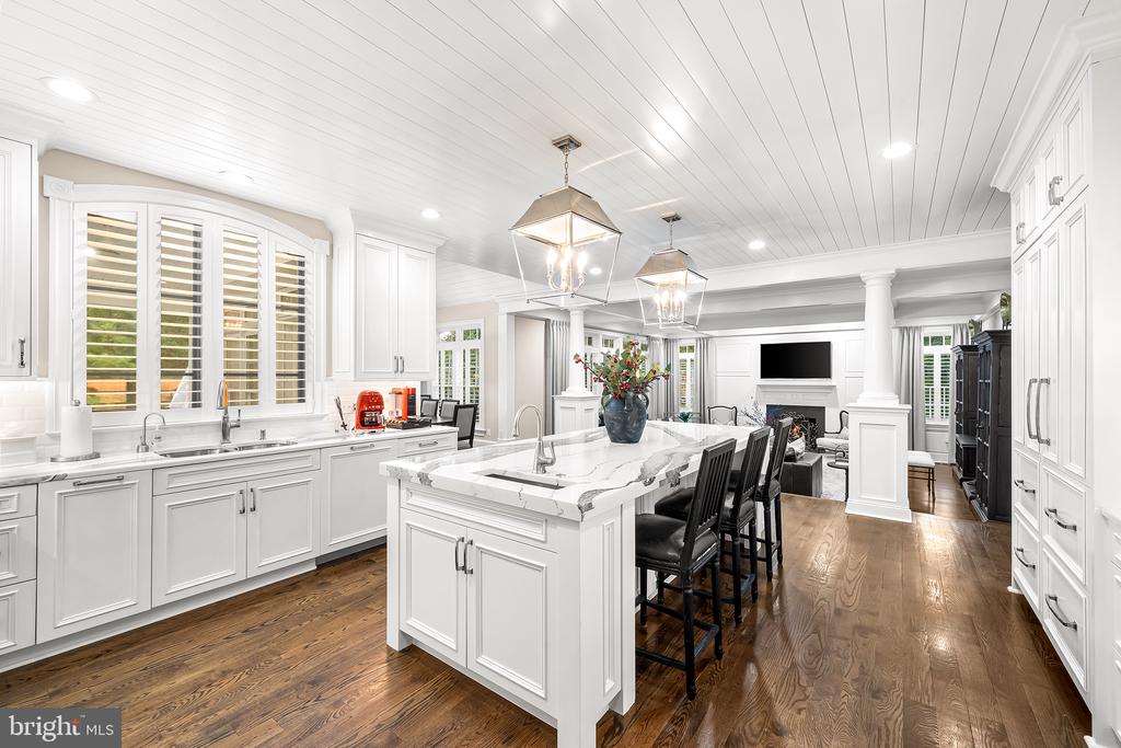 4 Dovecote Ln