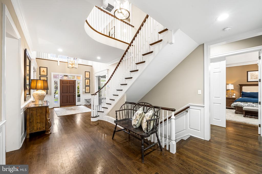4 Dovecote Ln