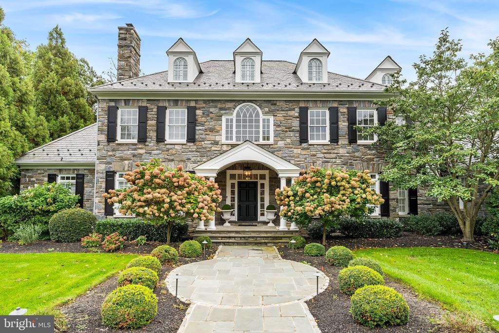 4 Dovecote Ln