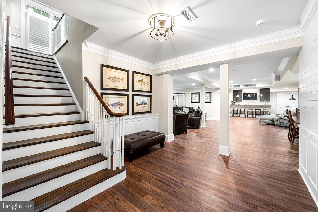 4 Dovecote Ln