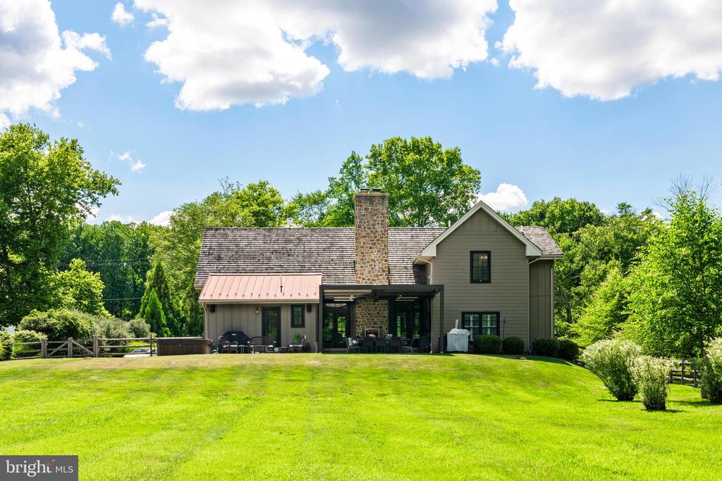 617 Sugartown Rd