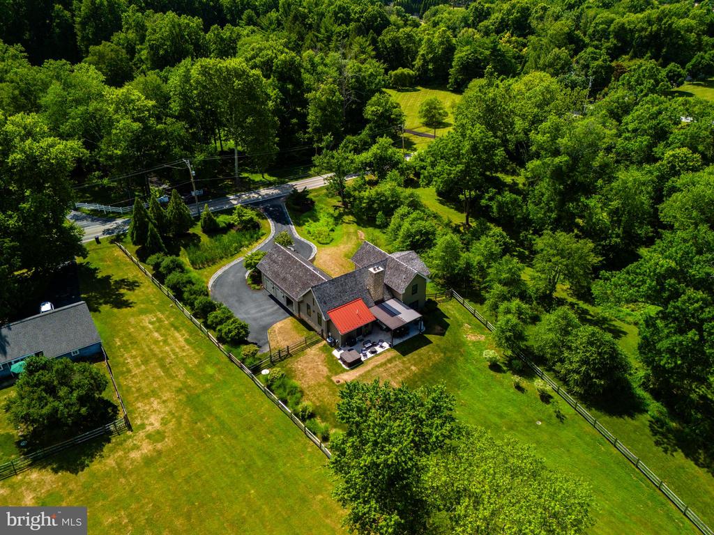 617 Sugartown Rd
