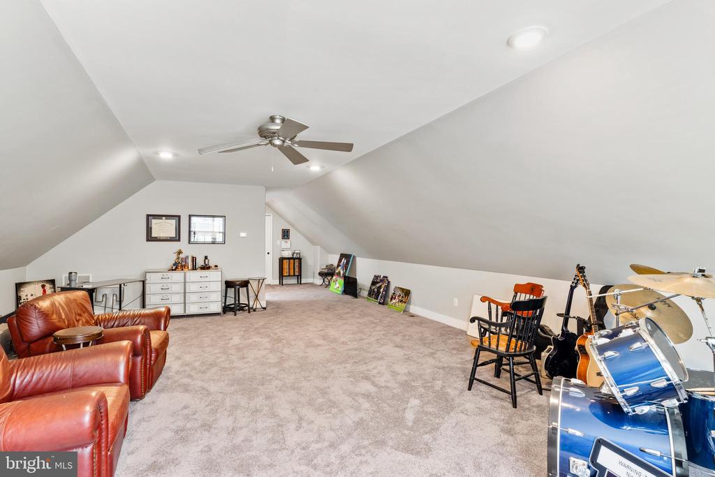 617 Sugartown Rd
