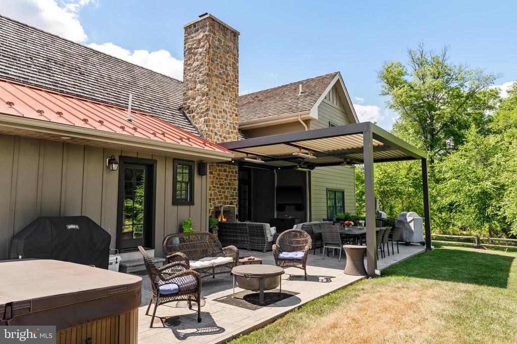 617 Sugartown Rd