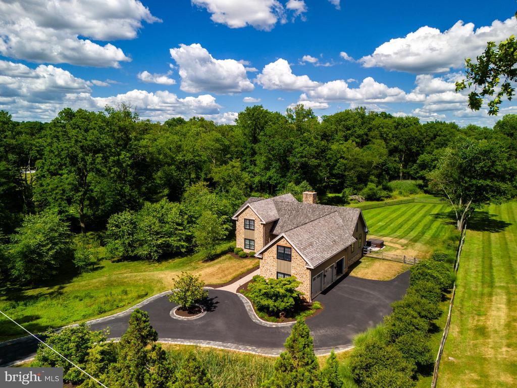 617 Sugartown Rd