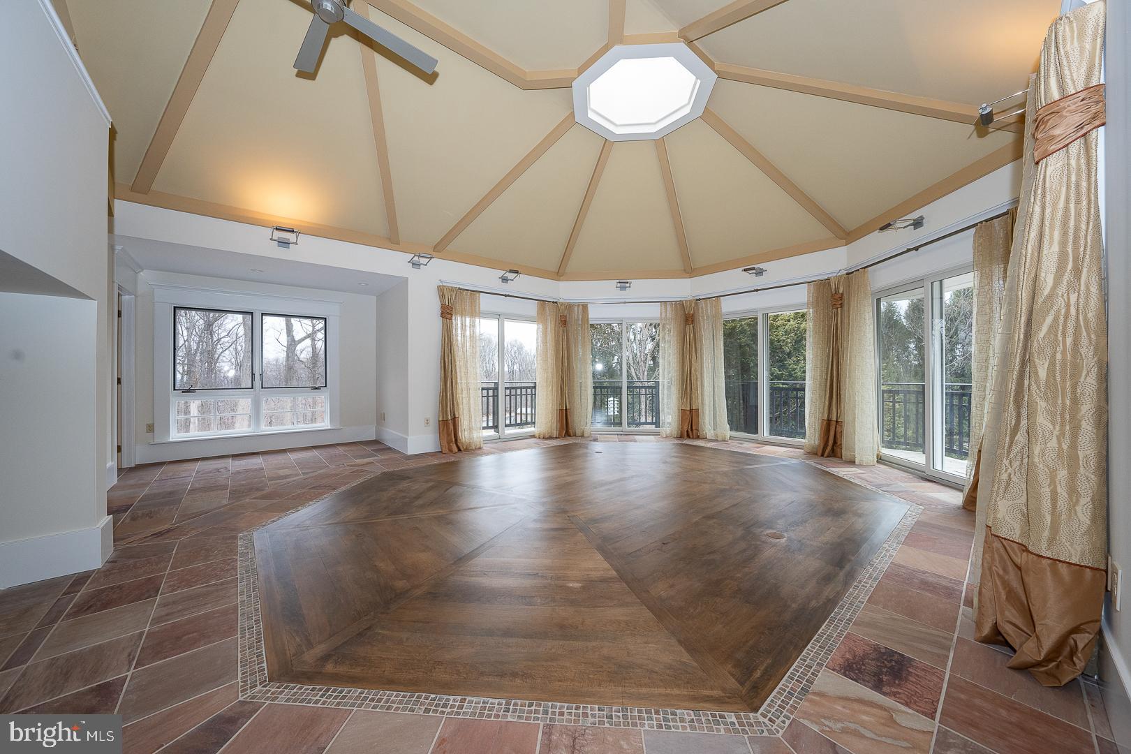 52 Mountain Laurel Ln
