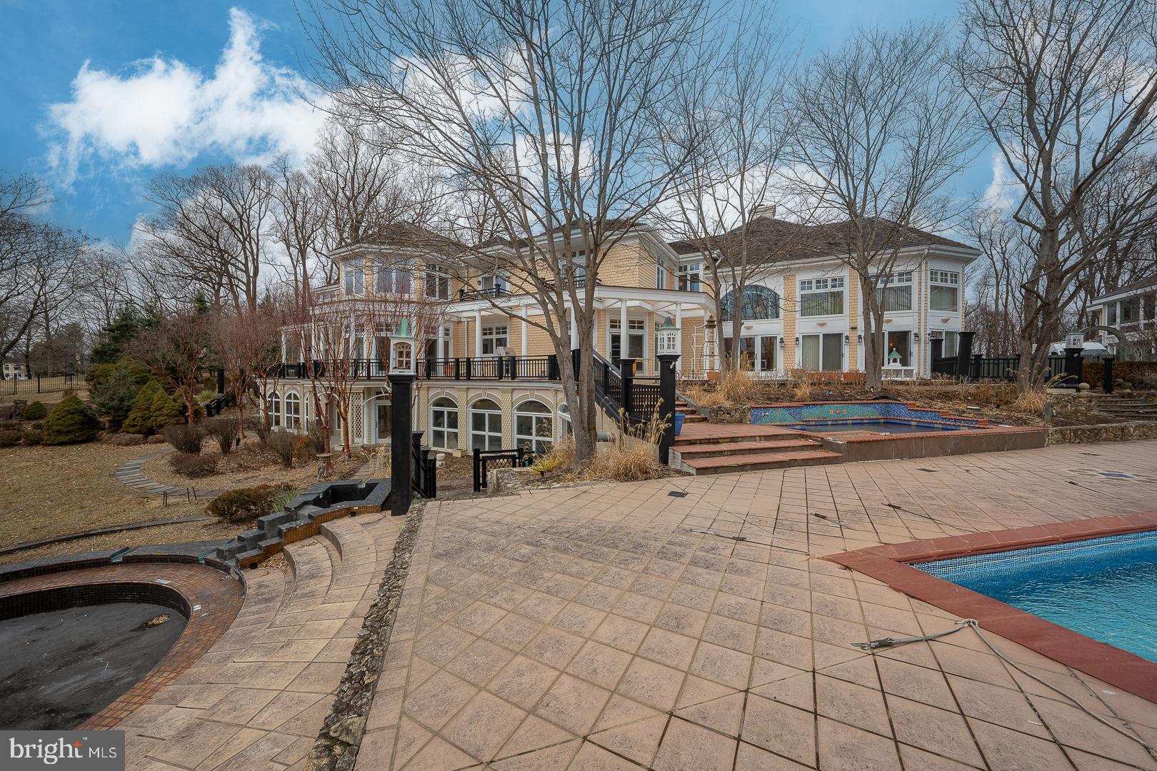 52 Mountain Laurel Ln