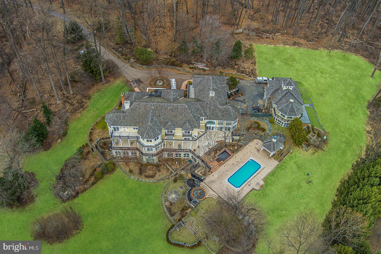 52 Mountain Laurel Ln