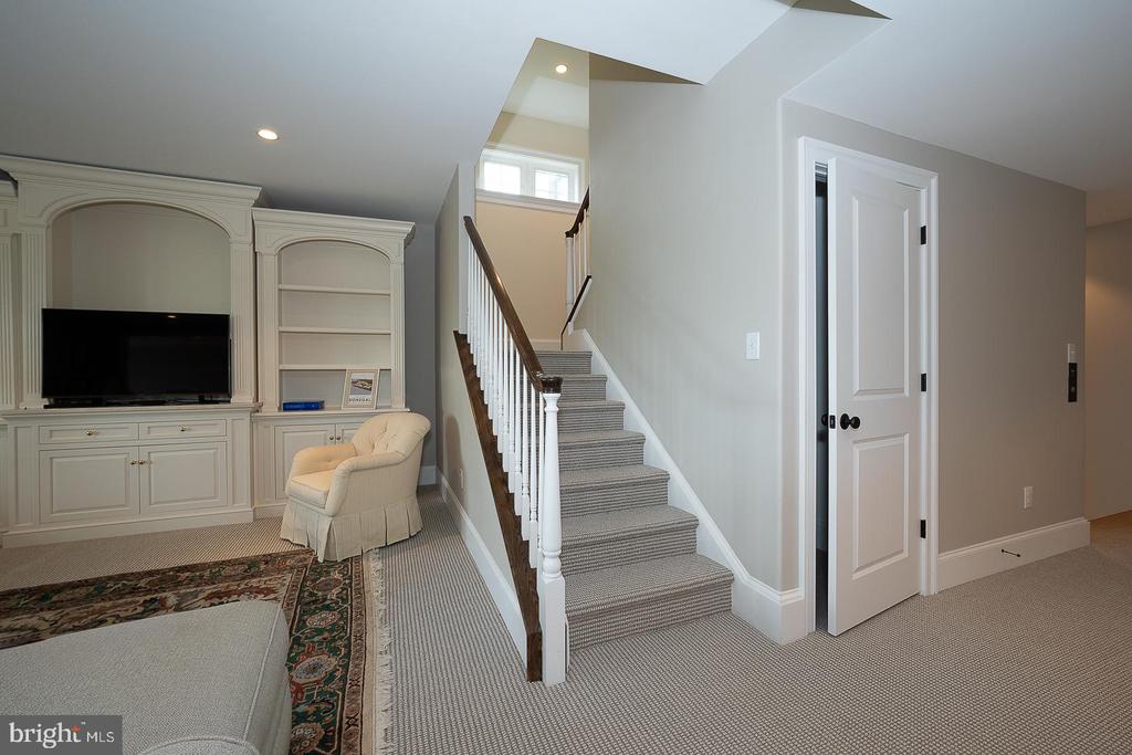 153 CHAPEL HILL CIRCLE