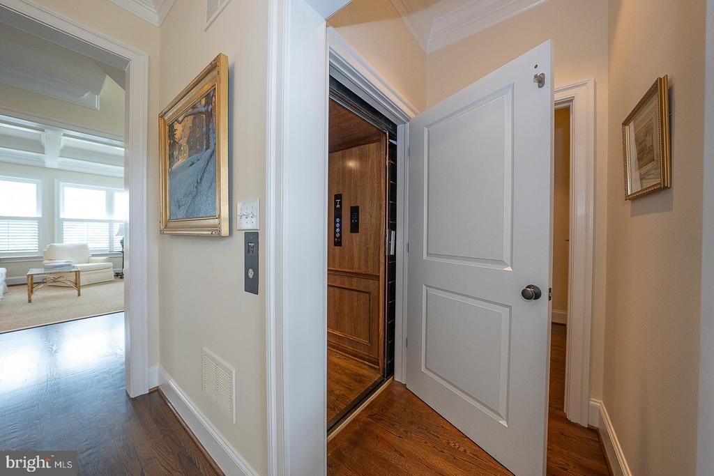 153 CHAPEL HILL CIRCLE