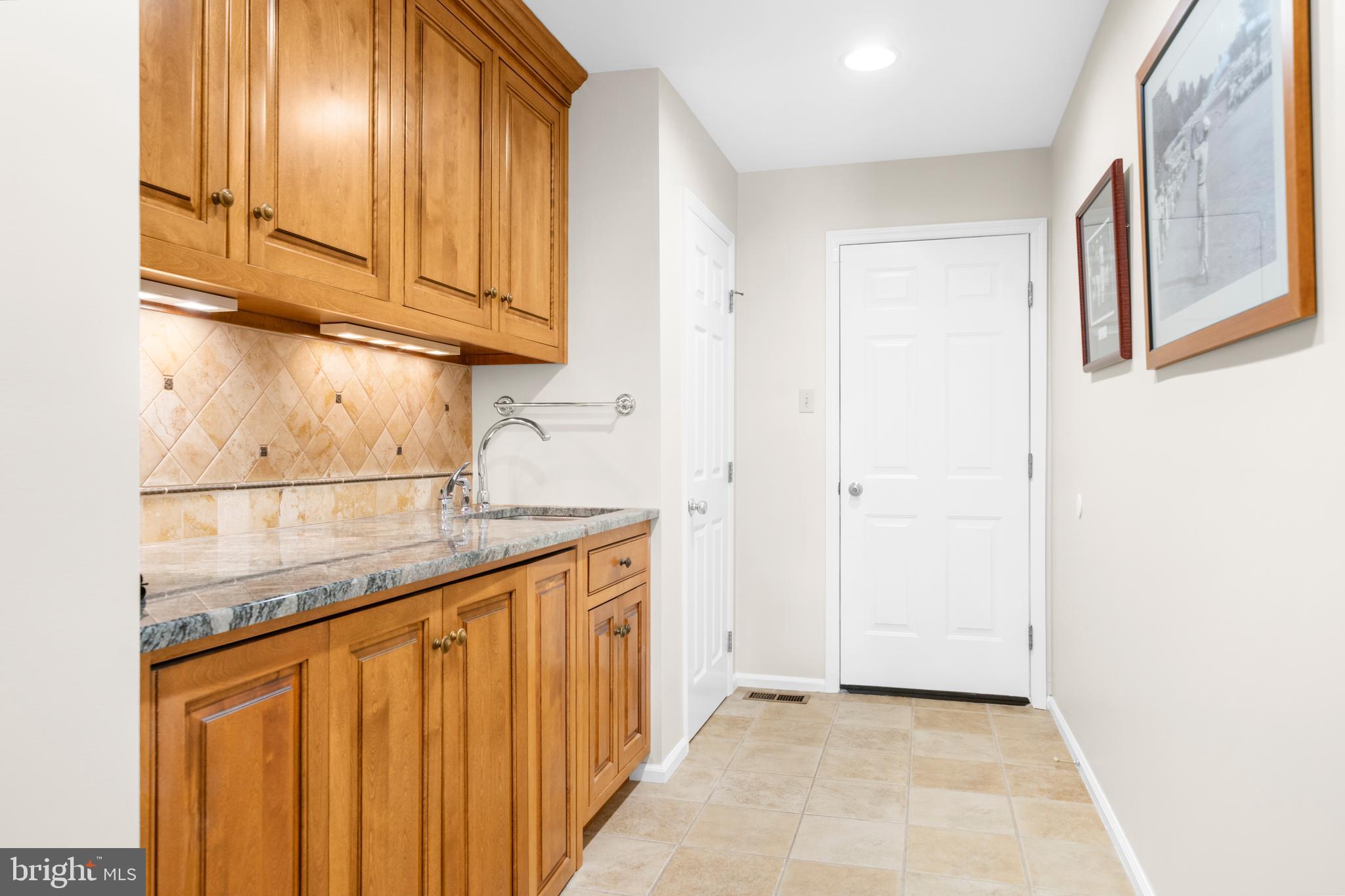 433 Inveraray Rd