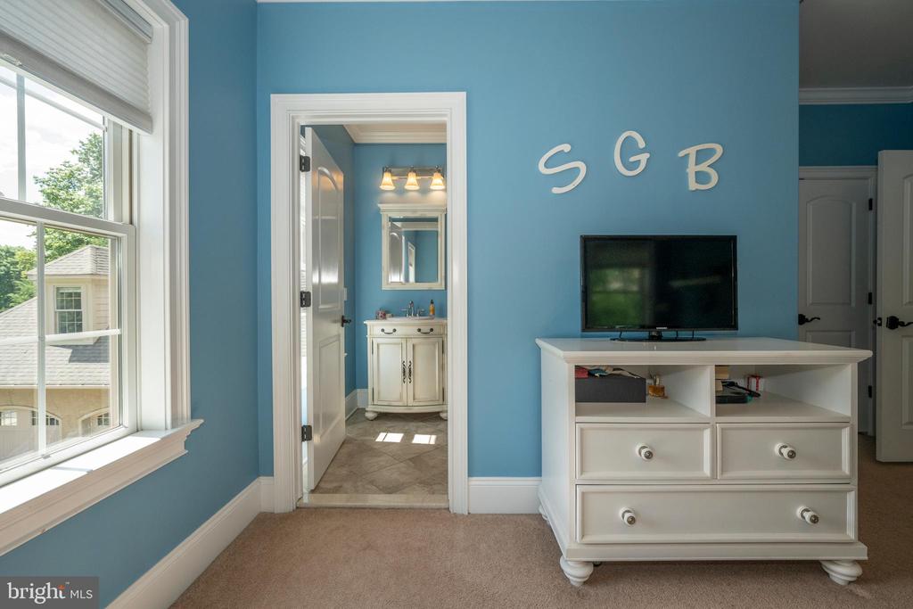824 Vauclain Rd