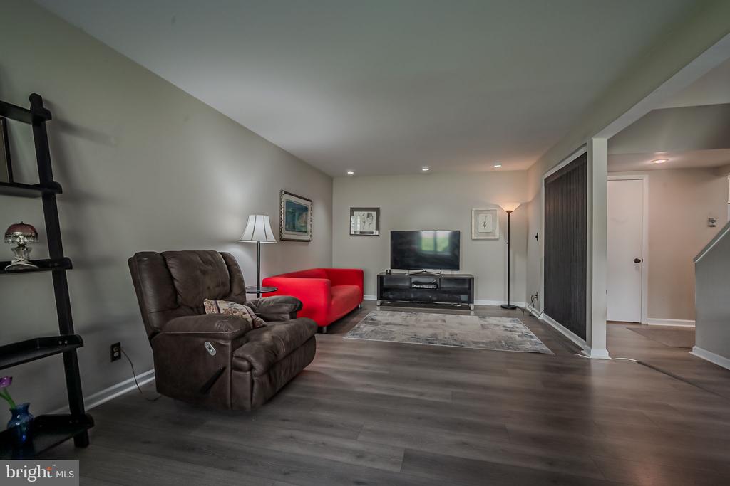 163 E Kenilworth Cir