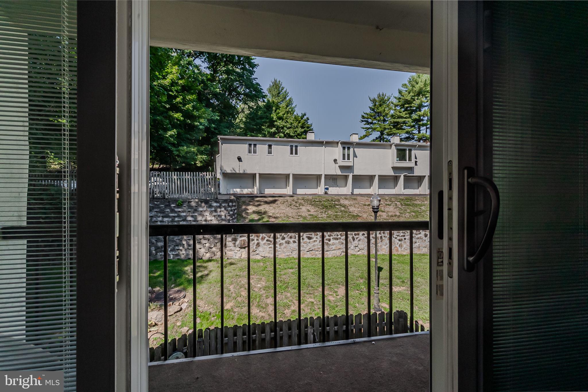 163 E Kenilworth Cir