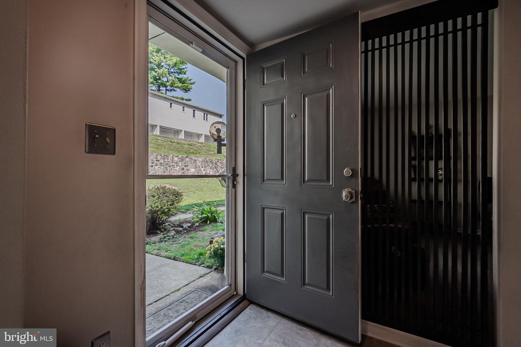 163 E Kenilworth Cir