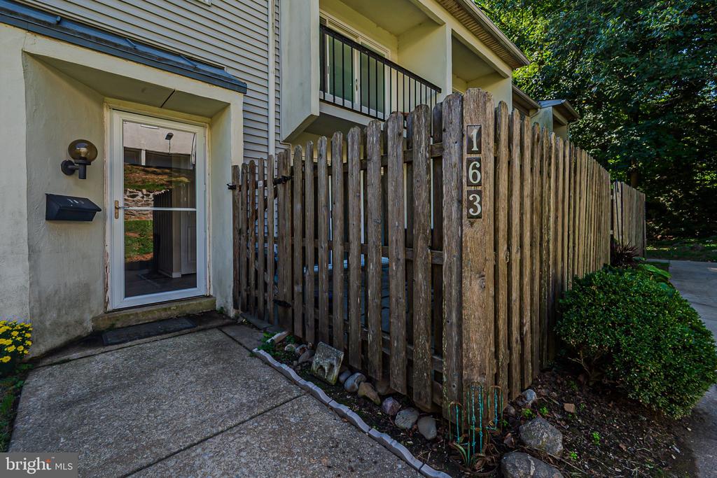 163 E Kenilworth Cir