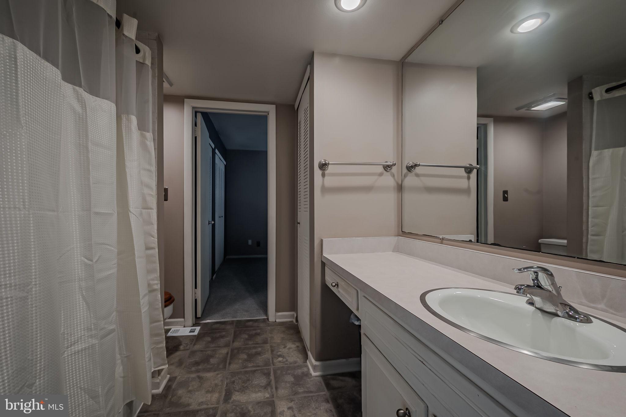 163 E Kenilworth Cir