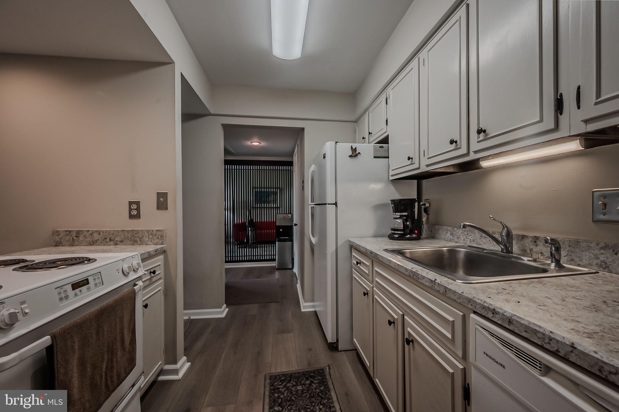 163 E Kenilworth Cir