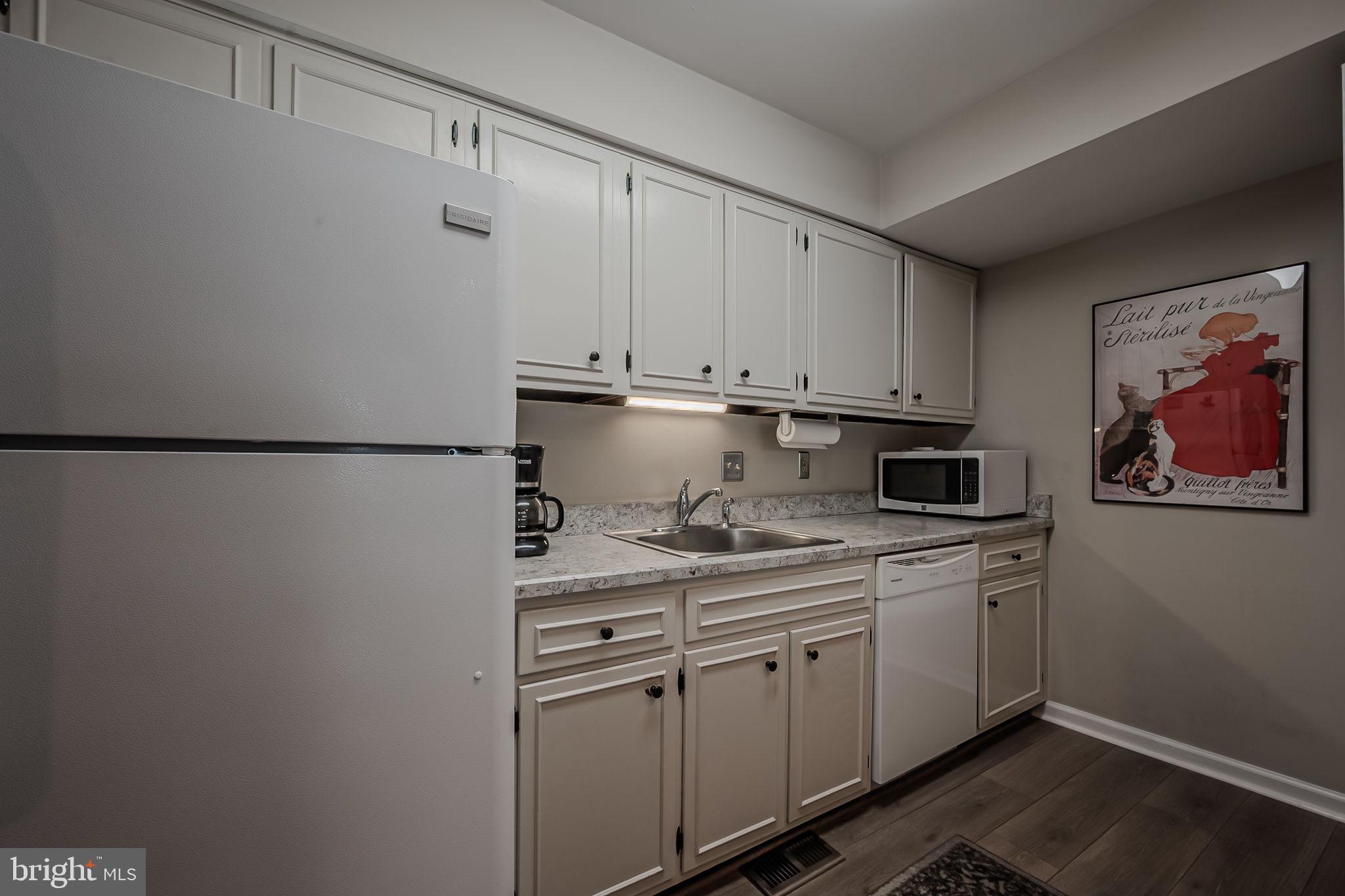 163 E Kenilworth Cir