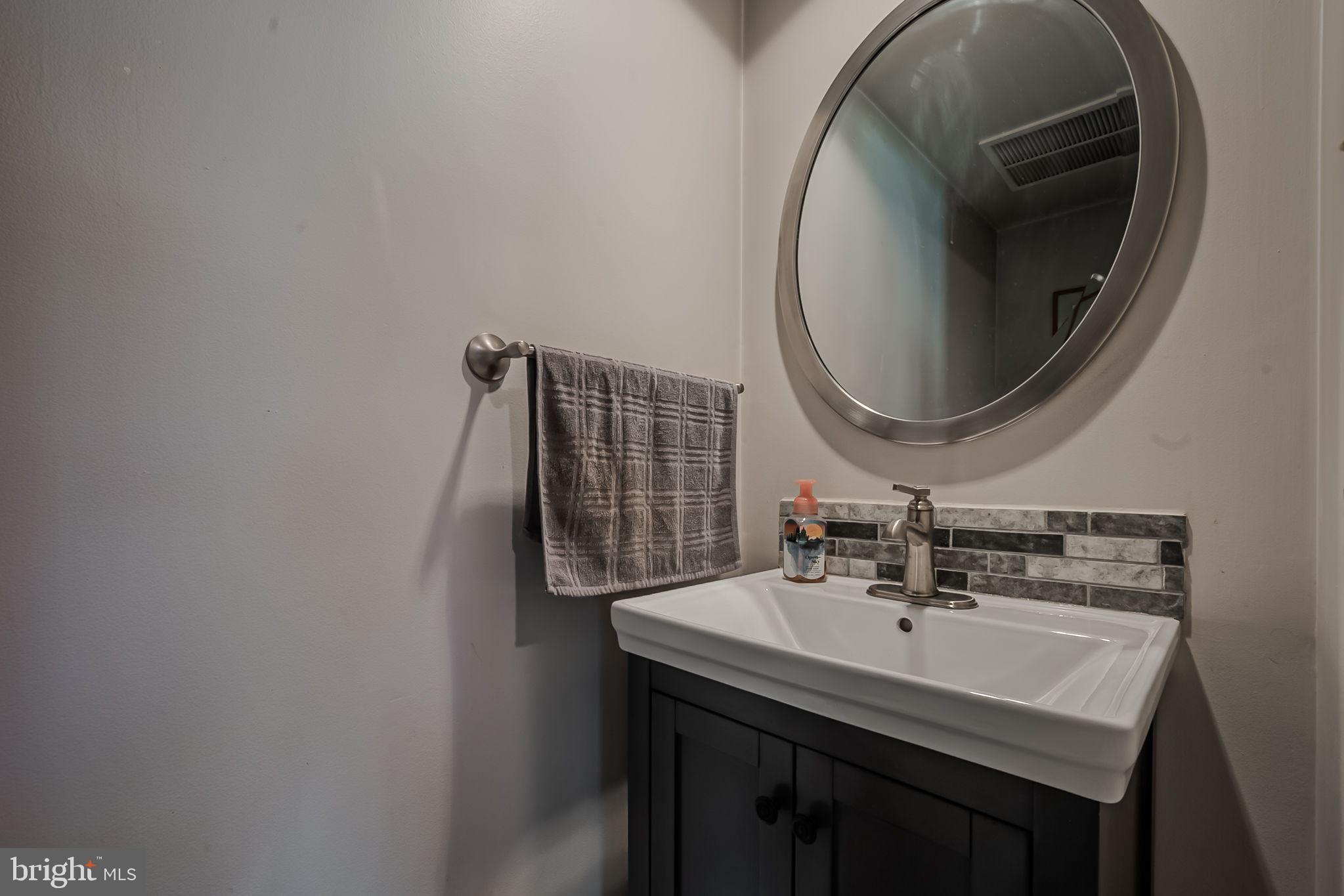 163 E Kenilworth Cir