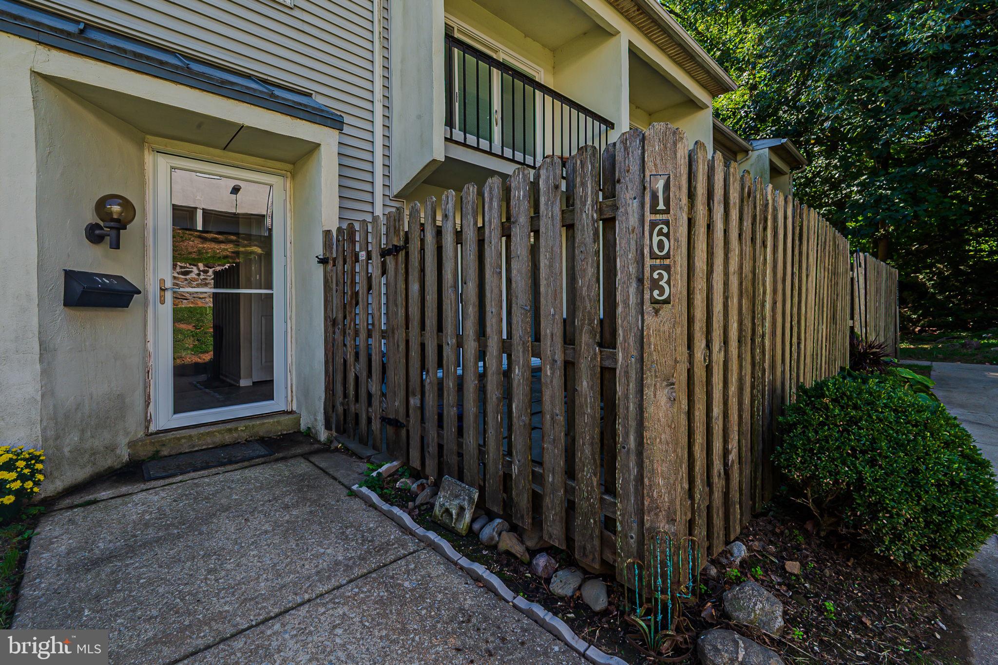 163 E Kenilworth Cir