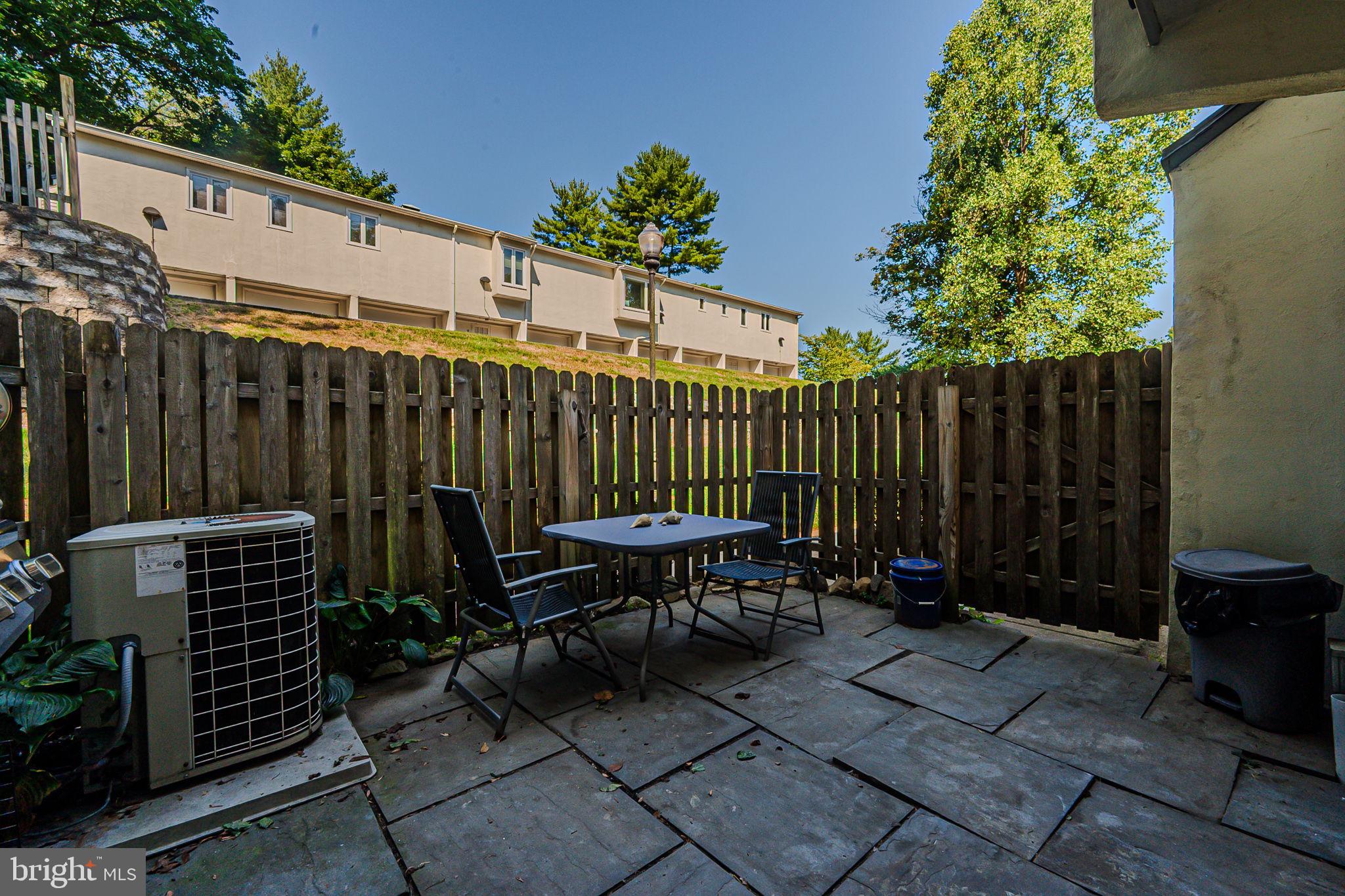 163 E Kenilworth Cir