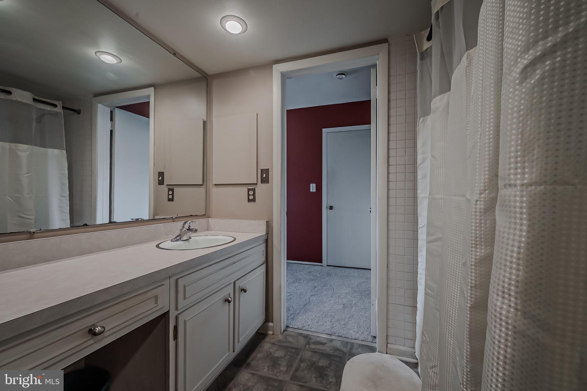 163 E Kenilworth Cir