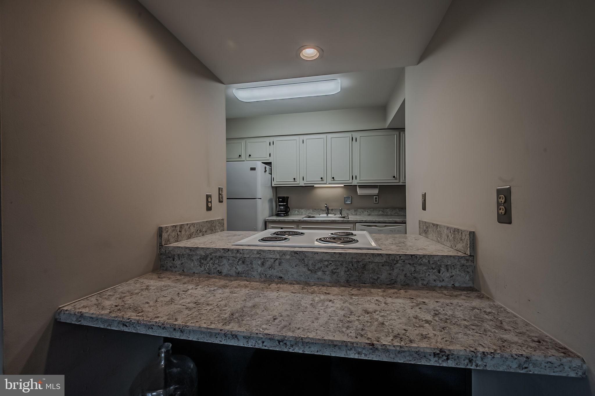 163 E Kenilworth Cir