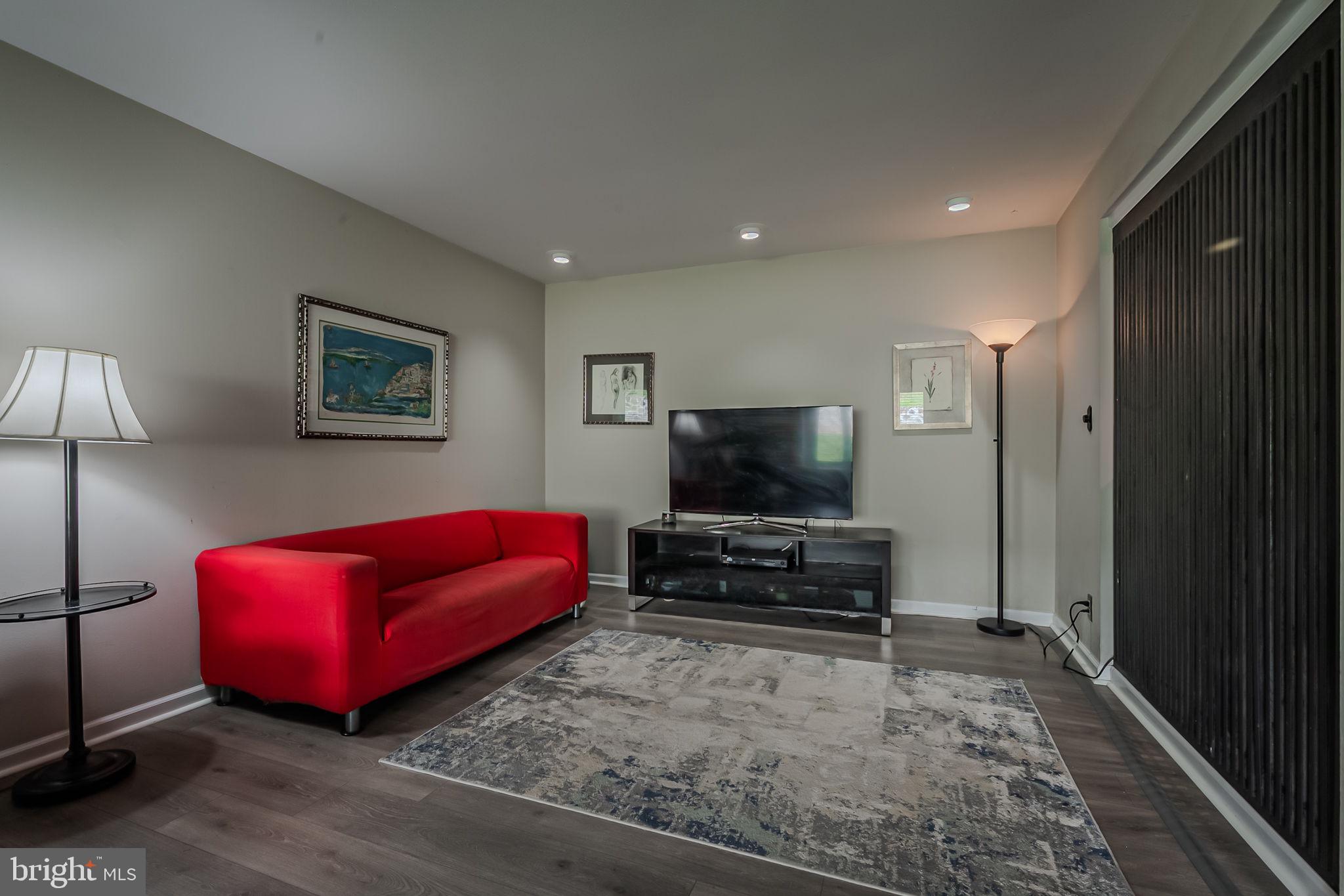 163 E Kenilworth Cir