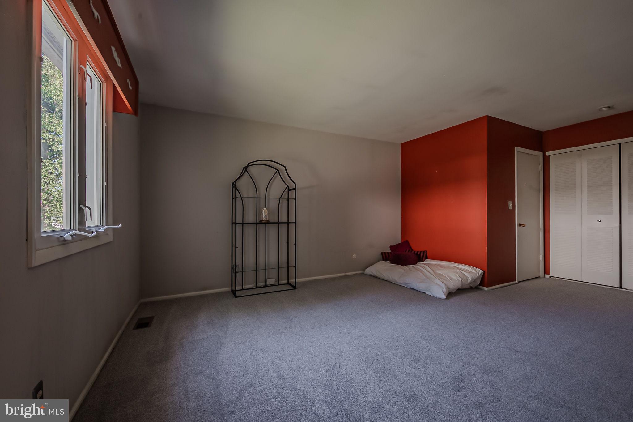 163 E Kenilworth Cir