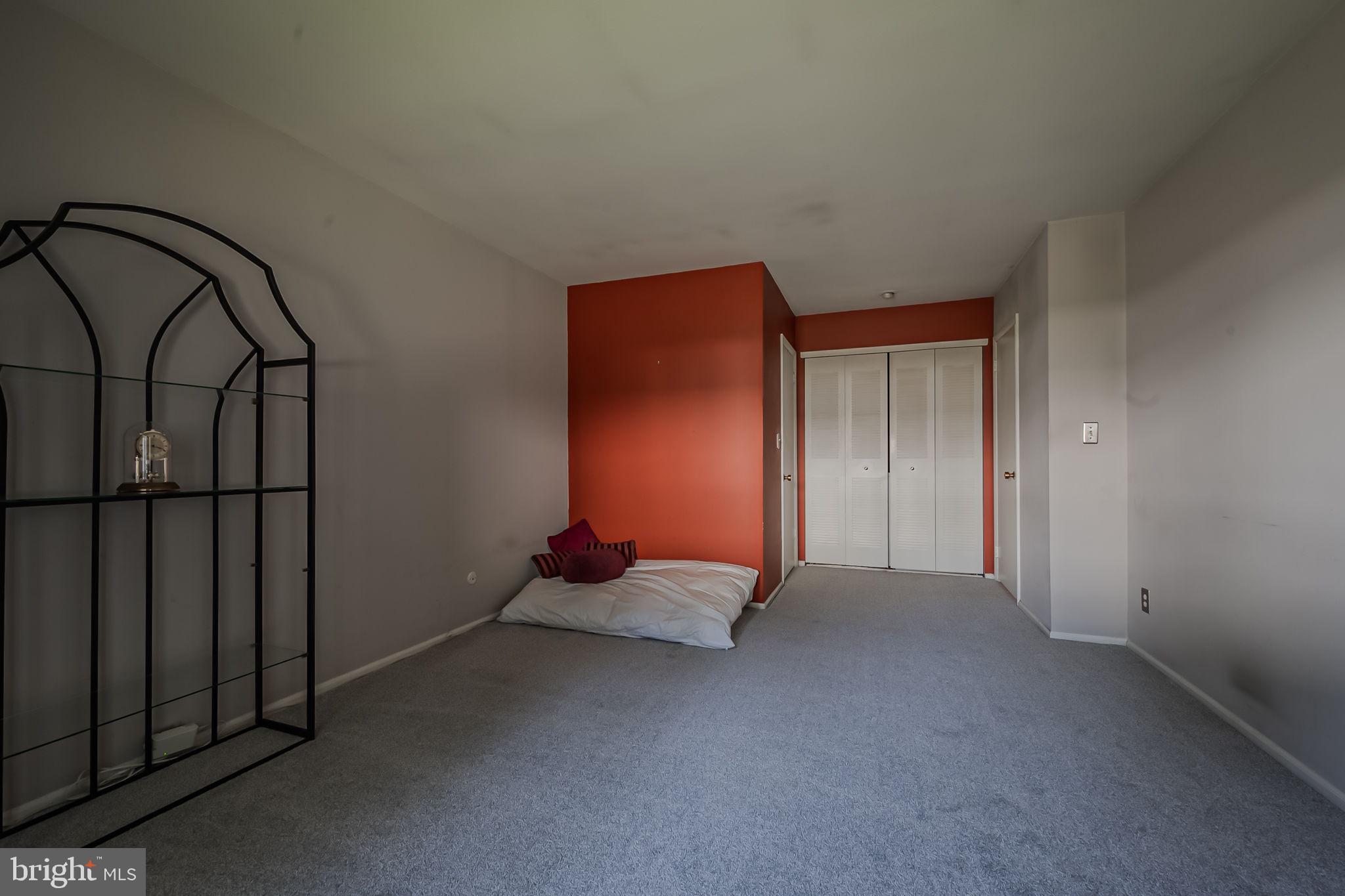 163 E Kenilworth Cir