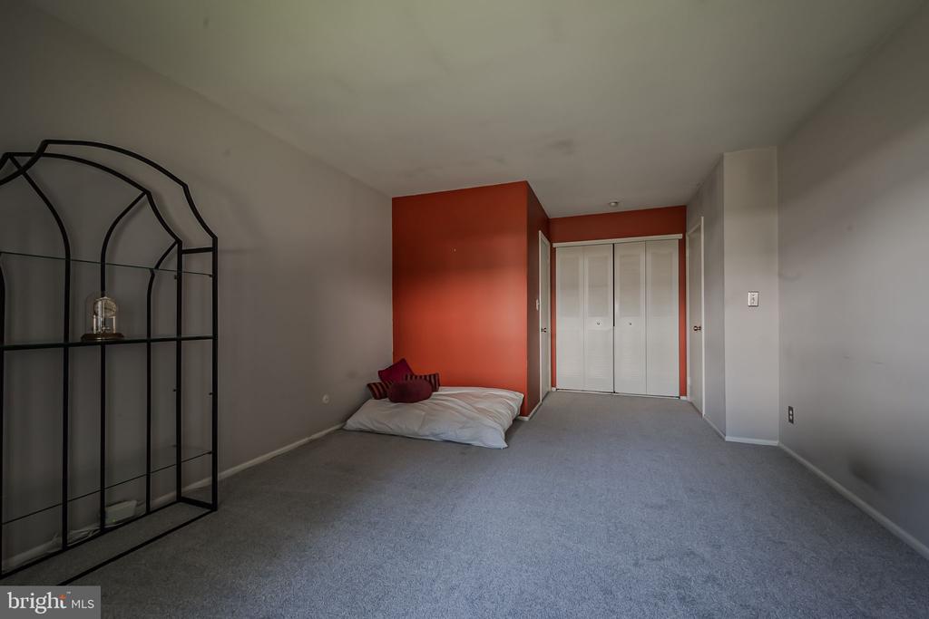 163 E Kenilworth Cir