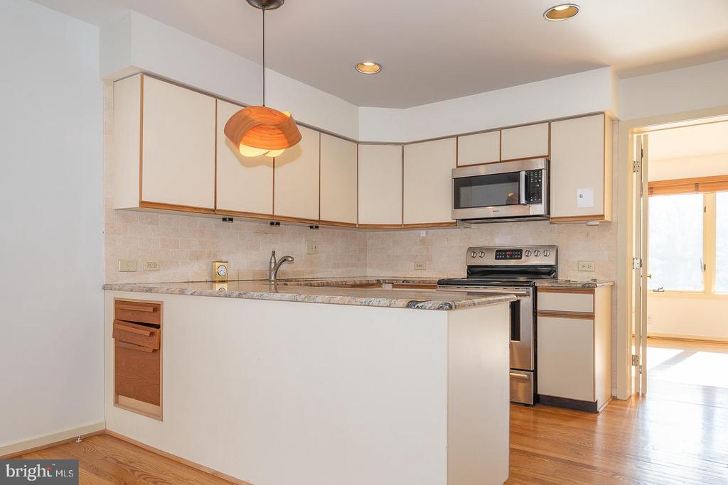 138 Montrose Ave ##41